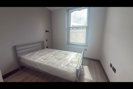 Studio Flat, London, W3 - Photo 2
