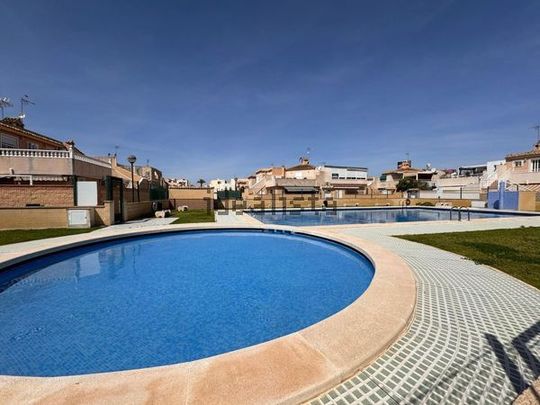 Alquiler de chalet adosado en Calle Joaquín García Sánchez - Photo 1