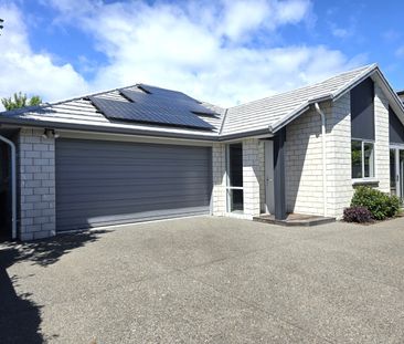 Beautiful Three-Bed, Two-Bath Home in Otumoetai - Otumoetai - Photo 4