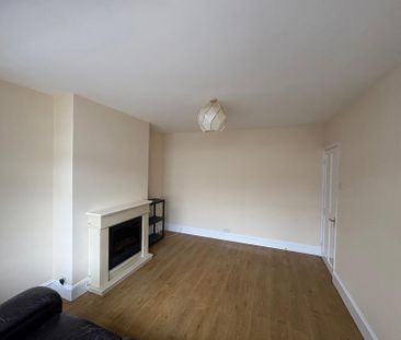 3 bedroom end of terrace house to rent - Photo 2