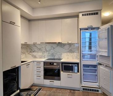 Jane St & Highway 7 Gorgeous 1Bdrm Open Concept Corner Modern Kitchen - Photo 2