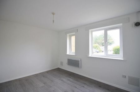 Danbury Crescent, South Ockendon - Photo 4