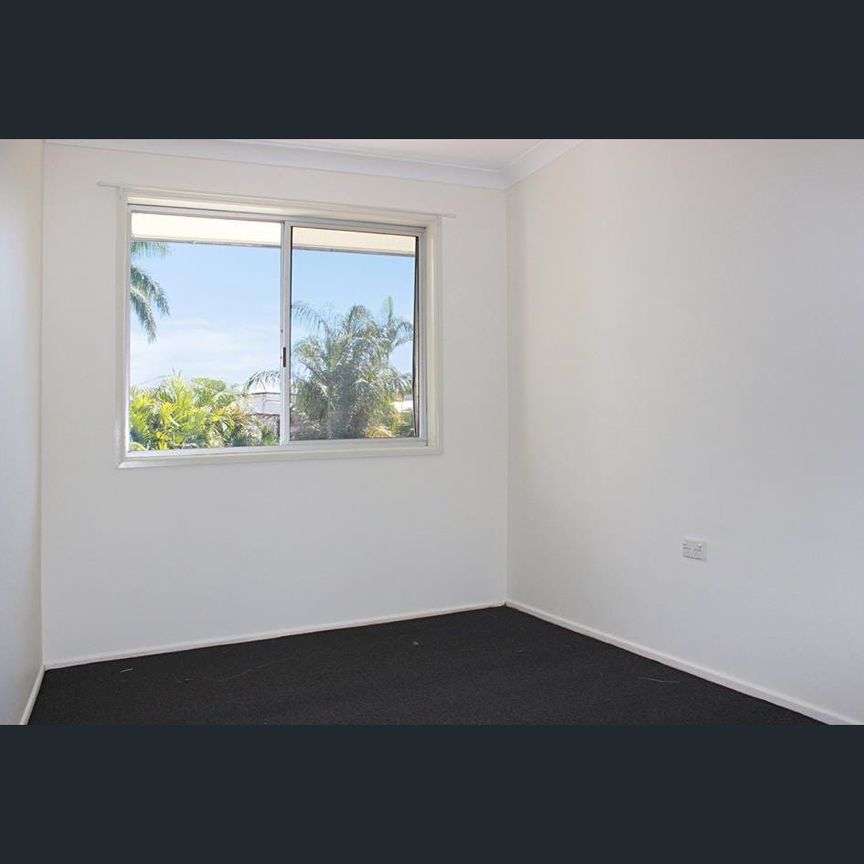 Conveniently Located 2 Bedroom Unit - Photo 1