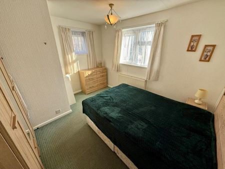 1 bedroom Flat To Let - Photo 4