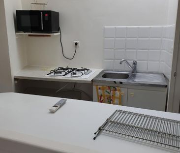 Location Appartement 26m² TOURVES 83170 - Photo 2