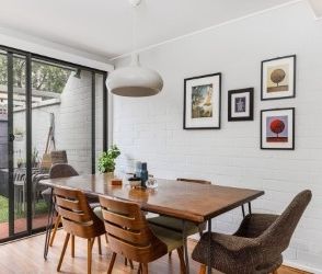 MODERN THREE BEDROOM TOWNHOUSE - Photo 1
