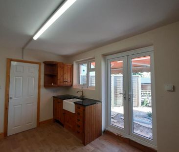 2 bedroom semi-detached house to rent - Photo 2