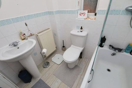 2 bedroom semi-detached house to rent - Photo 2