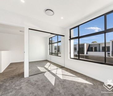 3 bedroom + MPR Terrace Home Offering Modern Comforts! - Photo 1