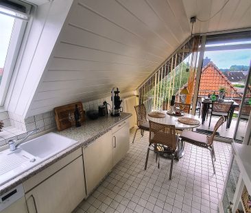 Gemütliche 2-Zimmer-Dachgeschosswohnung mit Balkon und Einbauküche - Photo 5