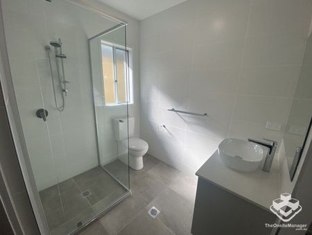 Modern Family Home - Photo 5