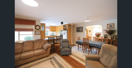 Modern 3 Bedroom Home In Quiet Cul-De-Sac - Photo 4