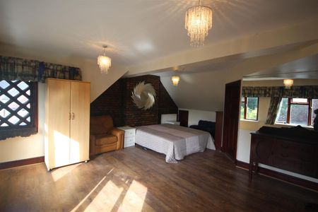 Studio flat to rent in Whitchurch Lane, Edgware, HA8 - Photo 2