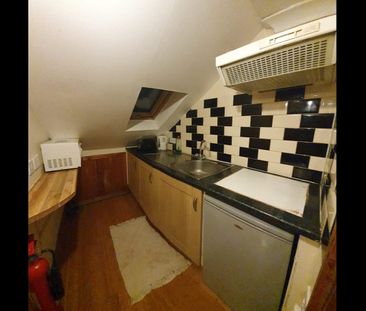Studio Flat, Colville Road, E11 - Photo 1