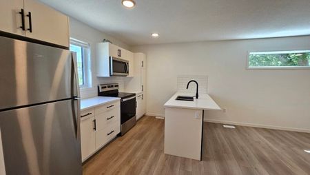 Edmonton Unfurnished Loft Rental in Delton - Stylish Garage Suite with Included Garage Parking and minutes from NAIT! - Photo 2