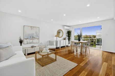 Stylish Apartment Retreat with Leafy Views - Photo 2