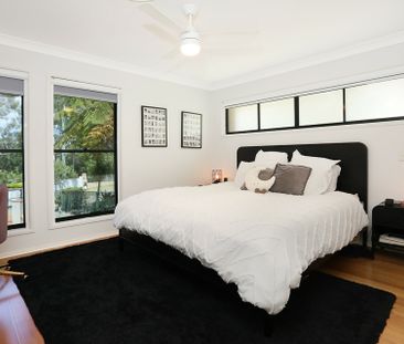 STUNNING MODERN HOME IN ASHMORE - Photo 4