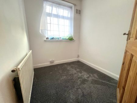 Warner Close, Harlington, Hayes, UB3 5LG - Photo 3