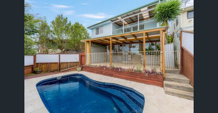 Walk To Town! - Photo 2