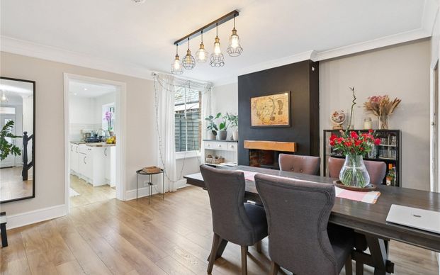 Albert Road, Addlestone, Surrey, KT15 - Photo 1