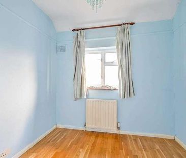 Beechwood Road, Knaphill, GU21 - Photo 4