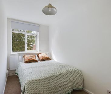 4 bedroom flat to rent - Photo 5