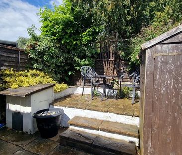 2 bedroom end of terrace house to rent - Photo 3