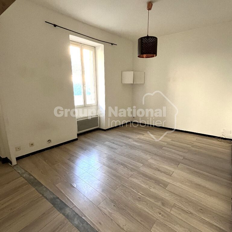 NOVES - Maison de village T3, - Photo 1