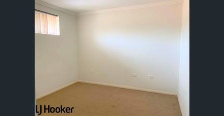 Modern 2 bedroom Townhouse with private yard - Photo 4