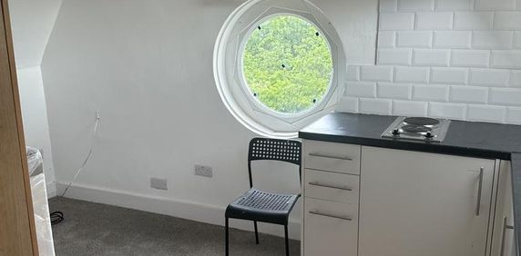 Studio to rent - Photo 2