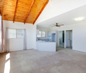 1-Bedroom Apartment in Prime Mermaid Beach Location � Short Stroll ... - Photo 2