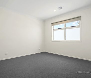 A Blend of Light, Luxury and Contemporary Elegance - Photo 4