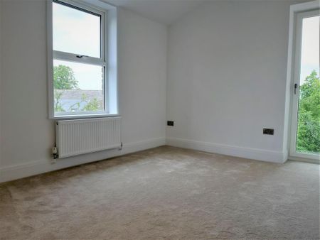 3 bedroom flat to rent - Photo 2