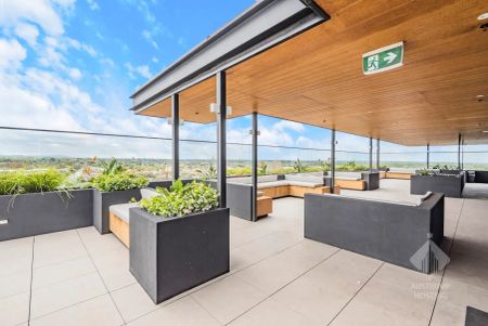 “Luxury Living Penthouse St Kilda Apartment I 2Bed 2Bath 1Car” - Photo 3