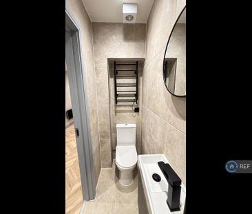 1 bedroom in a house share to rent - Photo 6