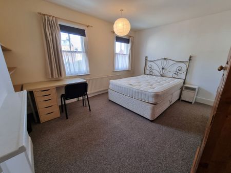 4 Bed Student Accommodation - Photo 2