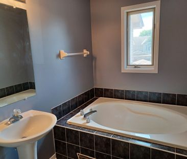 For Lease - 37 Banchory Crescent, Kanata, Ontario - Photo 1