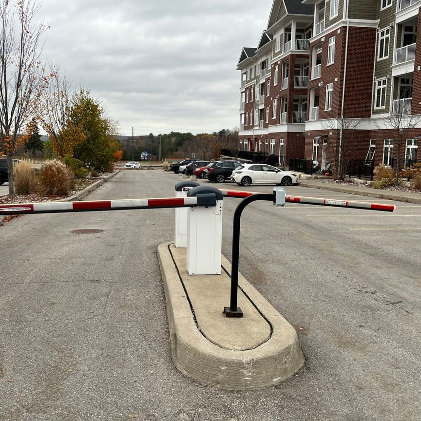 For Lease - 40 Horseshoe Boulevard Unit# 405, Oro-Medonte, Ontario - Photo 1