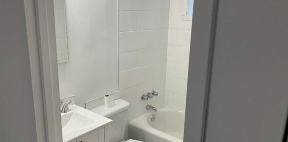 LONGUEUIL , 4 1/2 SECTEUR COLLECTIVITE NOUVELLE TOUT RENOVÉ - Photo 2