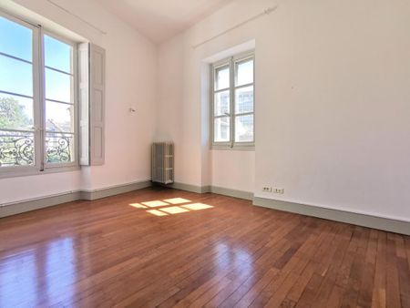 Location Appartement 4 pièces 167m² AVIGNON 84000 - Photo 3