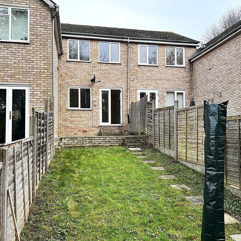 Shepherd Close, Royston - Photo 1