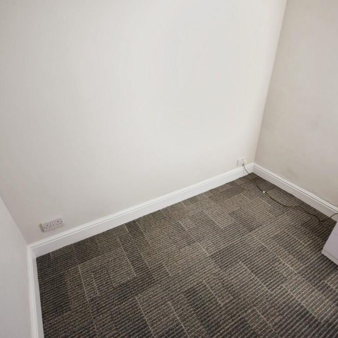 3 bedroom end of terrace house to rent - Photo 1