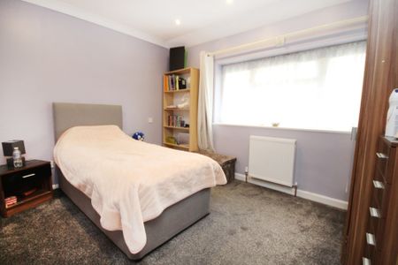 4 bedroom Property to rent - Photo 4