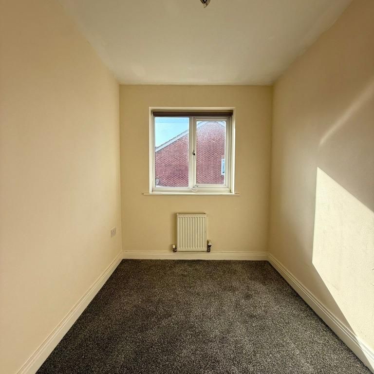 3 bedroom flat to rent - Photo 1