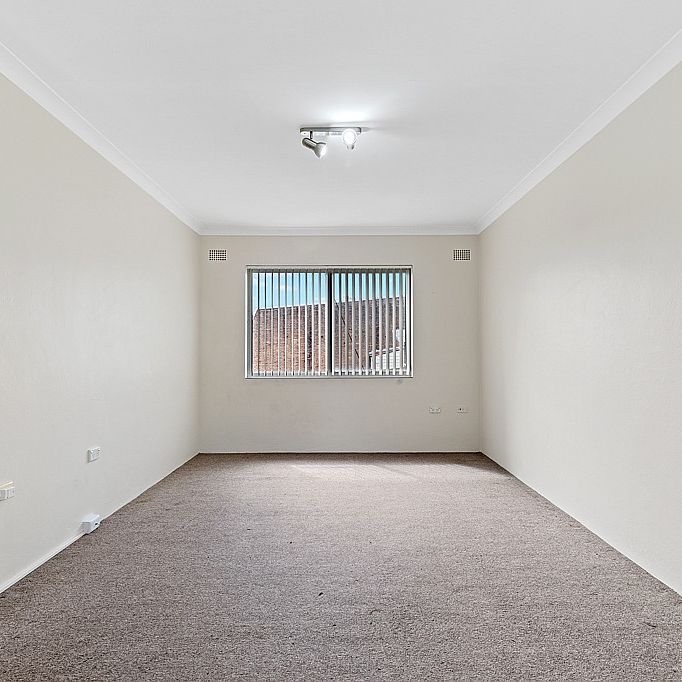 Ideal Location - Minutes to Universities, City, RPA - Photo 1