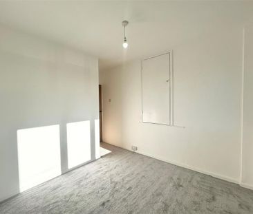 3 bedroom end of terrace house to rent - Photo 2