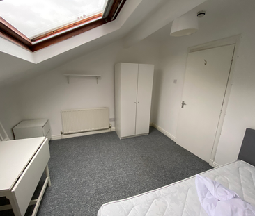 3 bedroom flat to rent - Photo 3