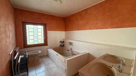 Location Maison 5 pièces 138m² CLERMONT FERRAND 63100 - Photo 3