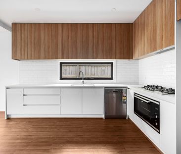 Fresh, Comfortable Living in a Quiet Court - Photo 5