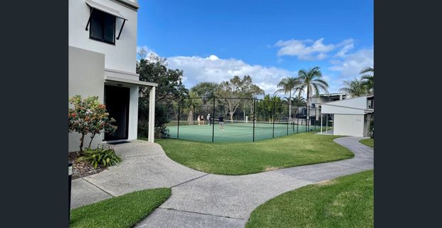 3 Bed Short Term Holiday Beach House - Resort Style Living - 50m To The Beach - Photo 1